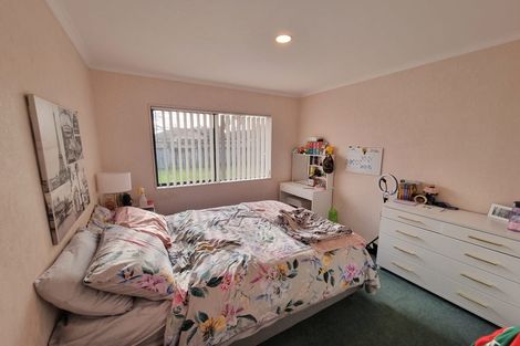 Photo of property in 91 Moyrus Crescent, East Tamaki Heights, Auckland, 2016