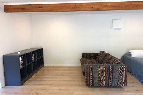 Photo of property in 33 Park Hill Road, Birkenhead, Auckland, 0626