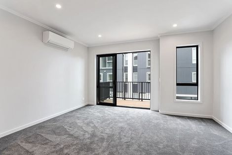 Photo of property in 4/35 Marine Parade, Hobsonville, Auckland, 0616