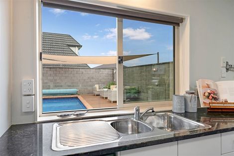 Photo of property in 7 Coupland Court, Glendene, Auckland, 0602