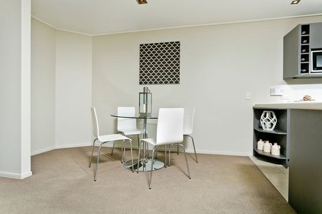 Photo of property in 229a Wairau Road, Totara Vale, Auckland, 0627