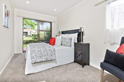 Photo of property in 17 Voltaire Court, Botany Downs, Auckland, 2010