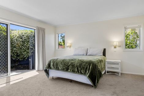 Photo of property in 5 Pukenamu Road, Rainbow Point, Taupo, 3330