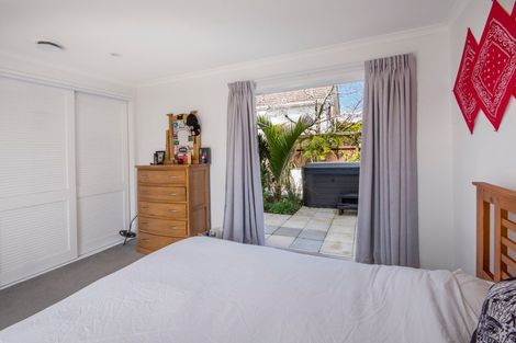 Photo of property in 2/41 Merani Street, Narrow Neck, Auckland, 0622