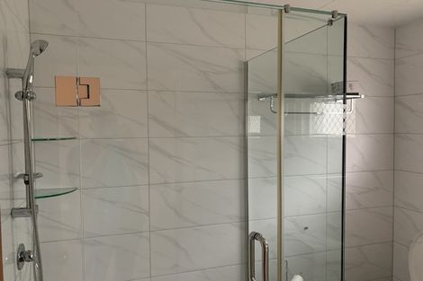 Photo of property in 2/82 Roberts Road, Te Atatu South, Auckland, 0610