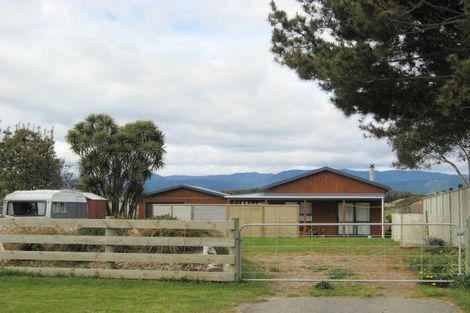 Photo of property in 38 Sarah Street, Waikawa Beach, Manakau, 5573