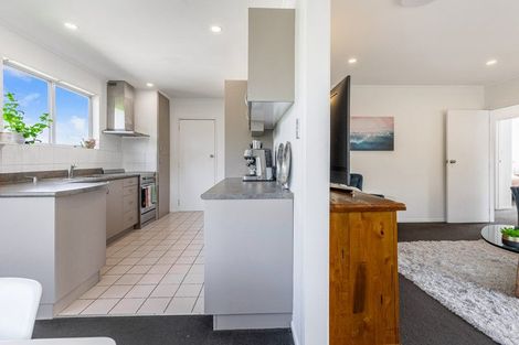 Photo of property in 33 Triangle Road, Massey, Auckland, 0614