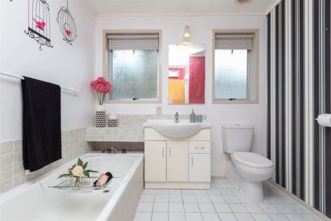 Photo of property in 15b Taylor Terrace, St Andrews, Hamilton, 3200