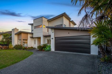 Photo of property in 17 Glen Bay Close, Pinehill, Auckland, 0632