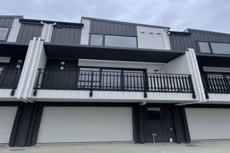 Photo of property in 2/58 Te Atatu Road, Te Atatu South, Auckland, 0610