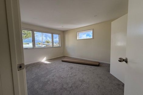 Photo of property in 1/15 Netherlands Avenue, Kelston, Auckland, 0602