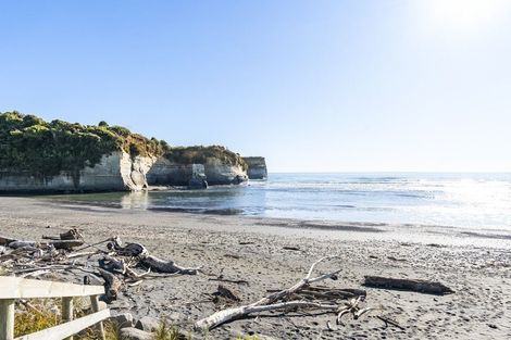 Photo of property in 29 Third Avenue, Urenui, 4377