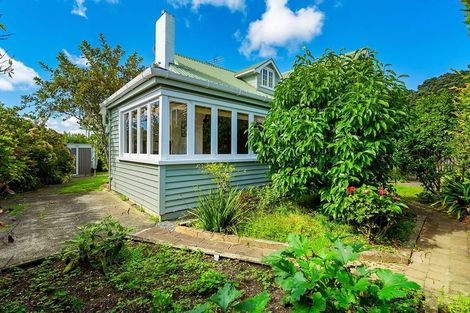 Photo of property in 28 Rangatira Road, Birkenhead, Auckland, 0626
