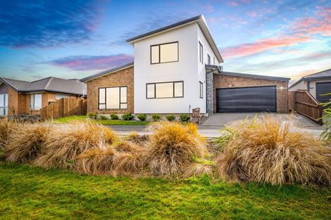 Photo of property in 19 Tangy Loch Lane, Broomfield, Christchurch, 8042