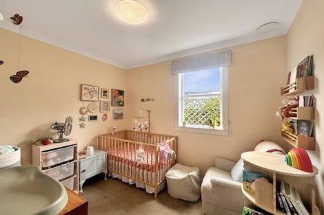 Photo of property in 24 Kingswood Street, Takaro, Palmerston North, 4412