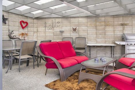 Photo of property in 49 Aberdeen Crescent, Wattle Downs, Auckland, 2103