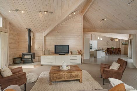 Photo of property in 102 Bond Road, Whangamata, 3620