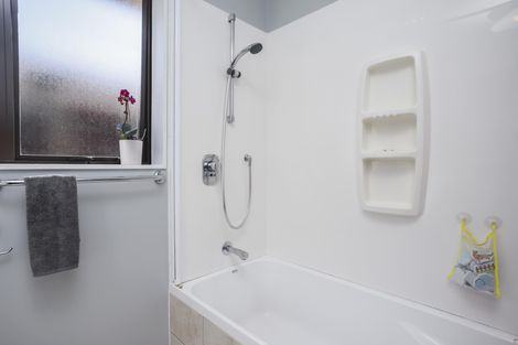 Photo of property in 16 Stellata Court, Randwick Park, Auckland, 2105