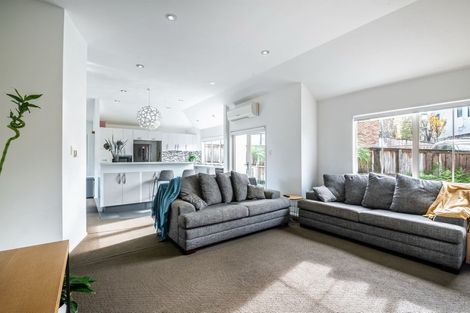 Photo of property in 17 Calypso Way, Unsworth Heights, Auckland, 0632