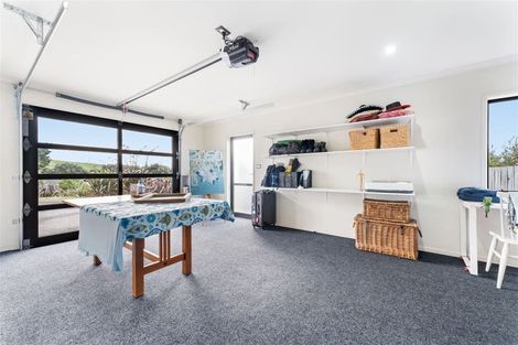 Photo of property in 17 Gavinike Place, Waimauku, 0812