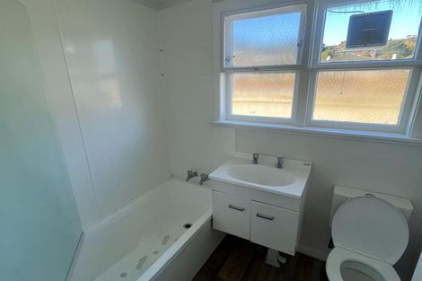 Photo of property in 12 Beauchamp Street, Tawa, Wellington, 5028