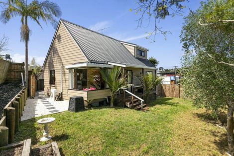 Photo of property in 568 Whangaparaoa Road, Stanmore Bay, Whangaparaoa, 0932