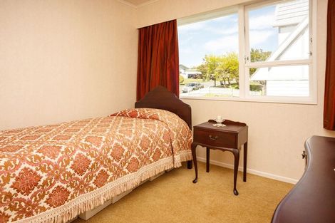 Photo of property in 4 Panorama Grove, Harbour View, Lower Hutt, 5010