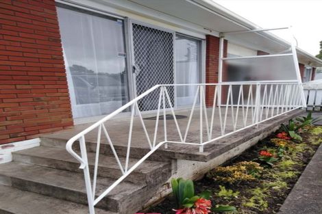 Photo of property in 2/1 Roseburn Place, Pakuranga, Auckland, 2010