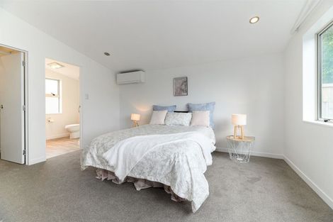 Photo of property in 28b Tamahere Drive, Glenfield, Auckland, 0629