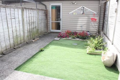 Photo of property in 11/1 Gracechurch Drive, Flat Bush, Auckland, 2016