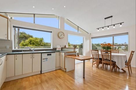 Photo of property in 1/92 Deep Creek Road, Torbay, Auckland, 0630