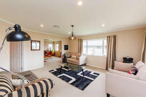 Photo of property in 163 Pacific Drive, Fitzherbert, Palmerston North, 4410