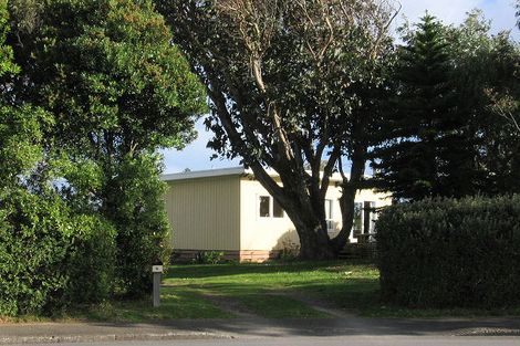 Photo of property in 18 Victor Grove, Waikanae Beach, Waikanae, 5036