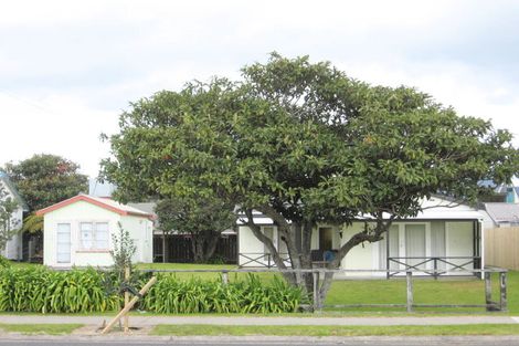 Photo of property in 303 Ocean Road, Whangamata, 3620
