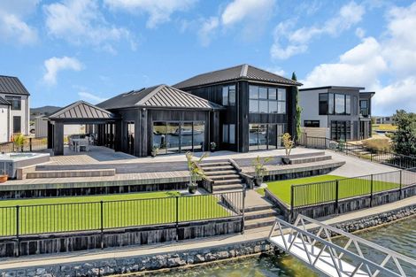 Photo of property in 25 Waitemata Drive, One Tree Point, 0118