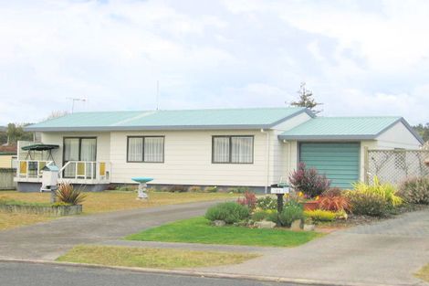 Photo of property in 120 Hampton Road, Whangamata, 3620