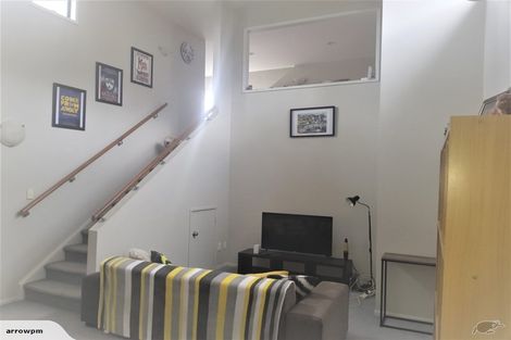 Photo of property in 31 Lorikeet Place, Unsworth Heights, Auckland, 0632