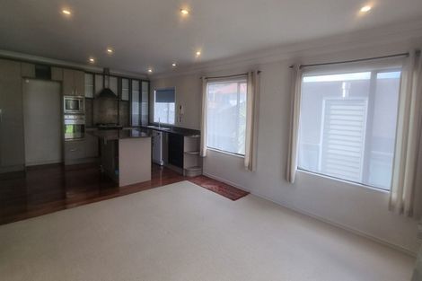 Photo of property in 2 Graham Collins Drive, Windsor Park, Auckland, 0632