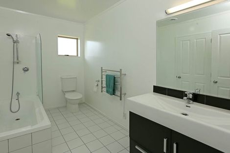 Photo of property in 15 Carlas Way, Ranui, Auckland, 0612