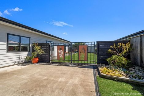 Photo of property in 8 Ash Close, Levin, 5510