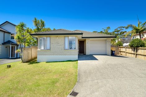 Photo of property in 2/15 Stoneleigh Court, Sunnynook, Auckland, 0632