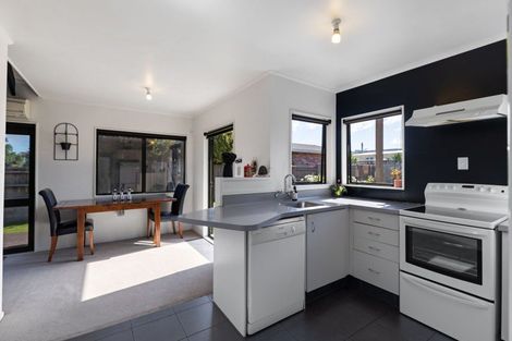 Photo of property in 16 Gladys Place, Kelvin Grove, Palmerston North, 4414