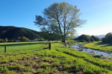 Photo of property in 235 Waikawa Road, Waikawa, Picton, 7220