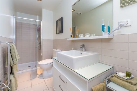 Photo of property in 30 Beach Road, Te Atatu Peninsula, Auckland, 0610