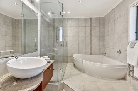 Photo of property in 30 Cliff Road, Torbay, Auckland, 0630