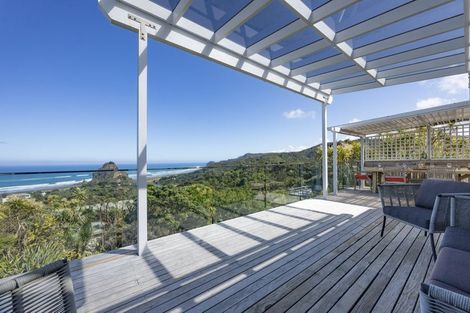 Photo of property in 109 Seaview Road, Piha, 0772
