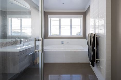 Photo of property in 17 Amokura Crescent, Flagstaff, Hamilton, 3210