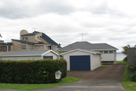 Photo of property in 100 Tindalls Bay Road, Tindalls Beach, Whangaparaoa, 0930