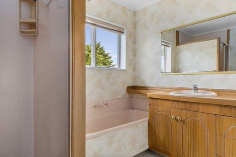 Photo of property in 63 Grace Crescent, Richmond Heights, Taupo, 3330