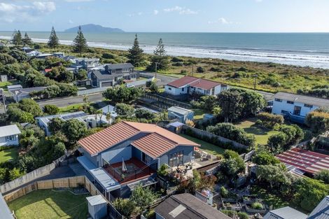 Photo of property in 17 Moana Street, Otaki Beach, Otaki, 5512